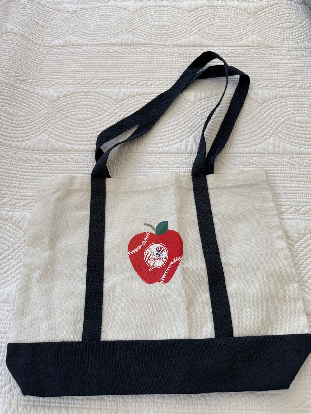 New York Yankees Teacher Appreciation Apple Tote Bag in Cream and Navy